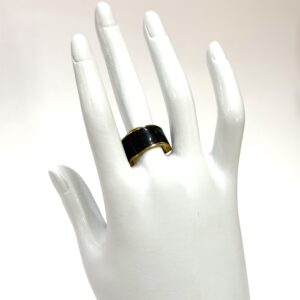 Black ring