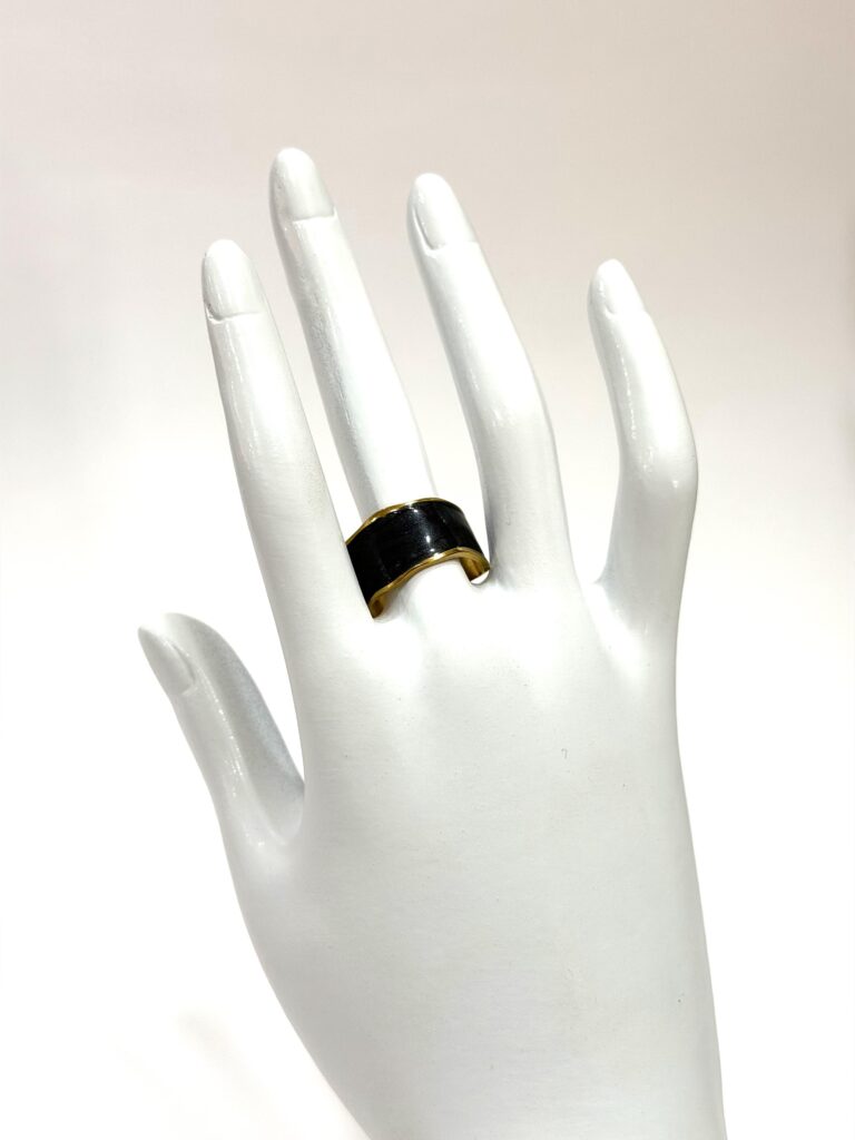 Black ring