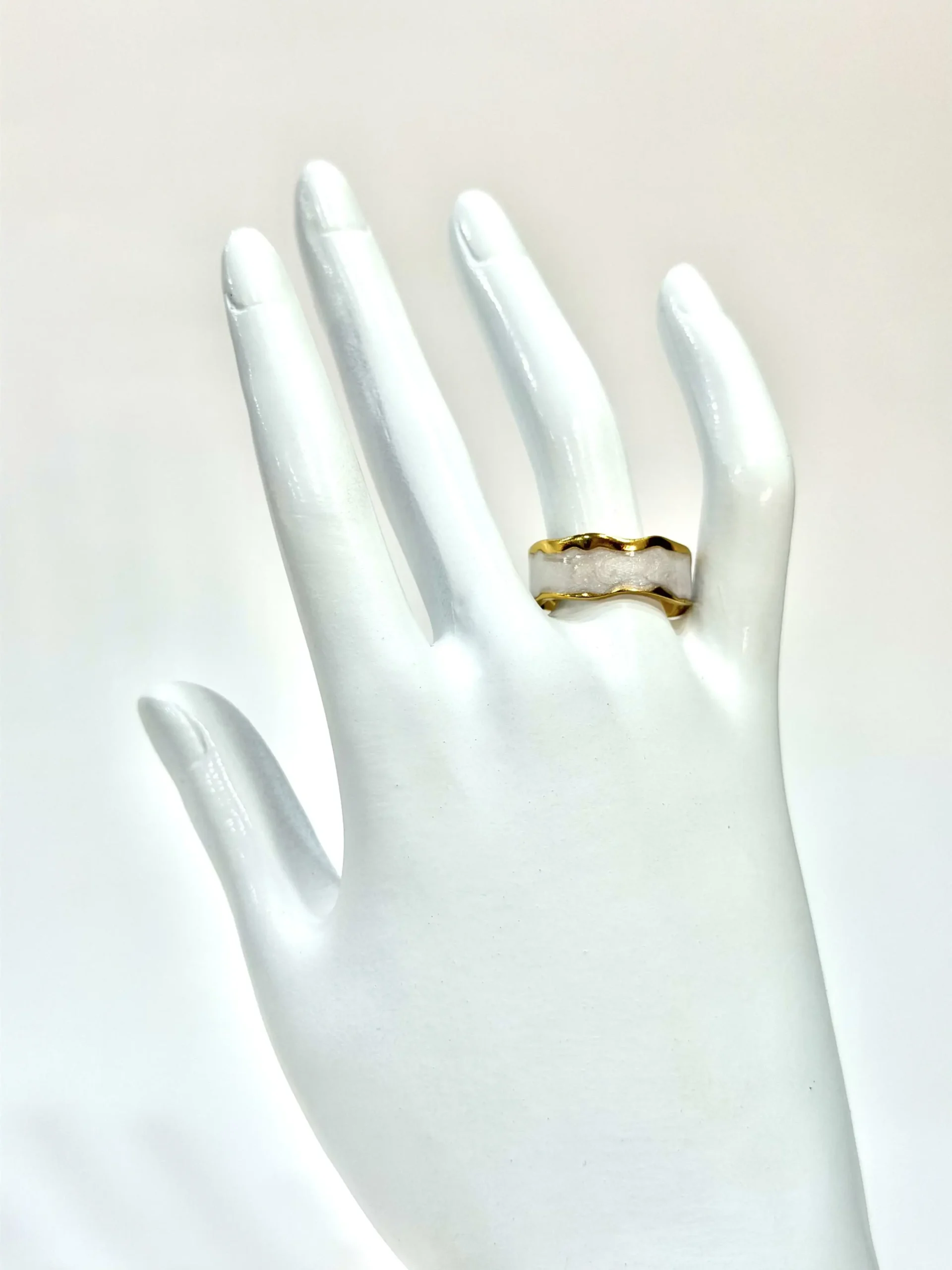 Wavy Edge Gold & Enamel Ring